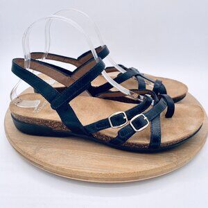 Dansko Roslyn Sandals Womsns 11 42 Black Leather Ankle Strap Toe Loop Flats